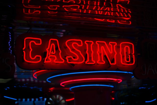 why-should-casinos-adopt-blockchain-technology?